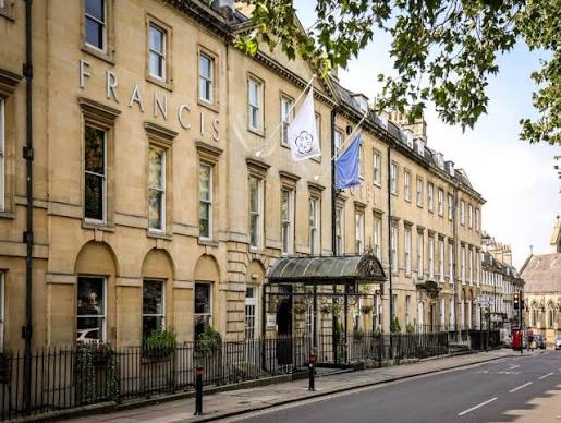Penelope Featherington in Bath